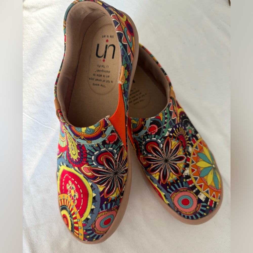 UIN Womens Slipper Shoes Blossom. Very comfortable canvas shoes. Barely worn.